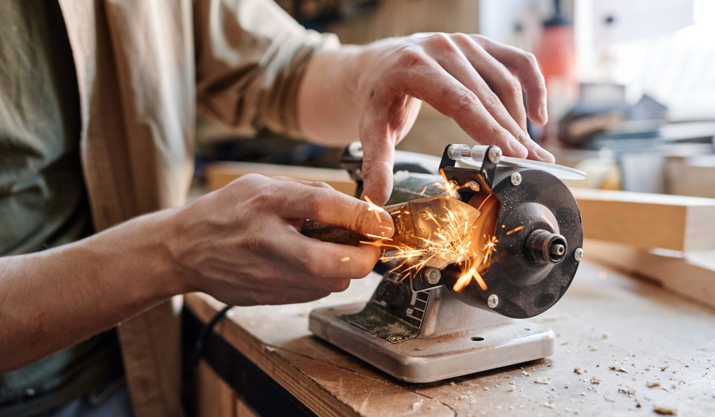 Woodworker Sharpening Knife